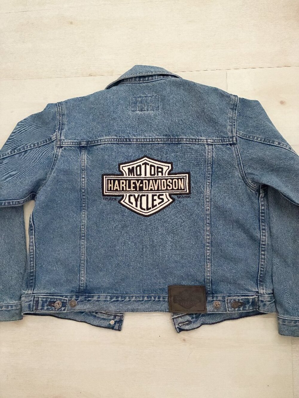 Vintage 1990s Harley-Davidson Women's Denim Trucker Jacket (Canada) Size Medium